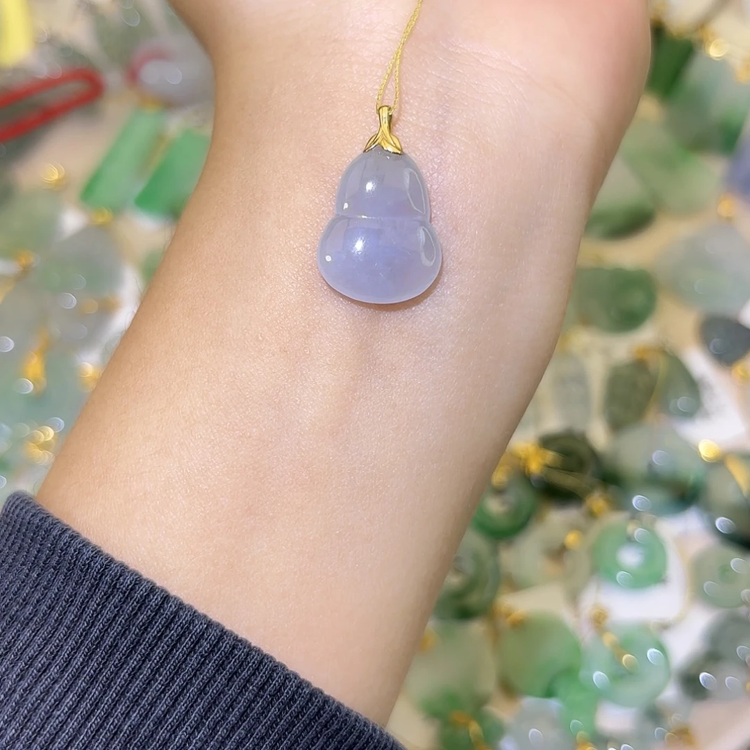 翡翠18K金镶嵌颈饰葫芦