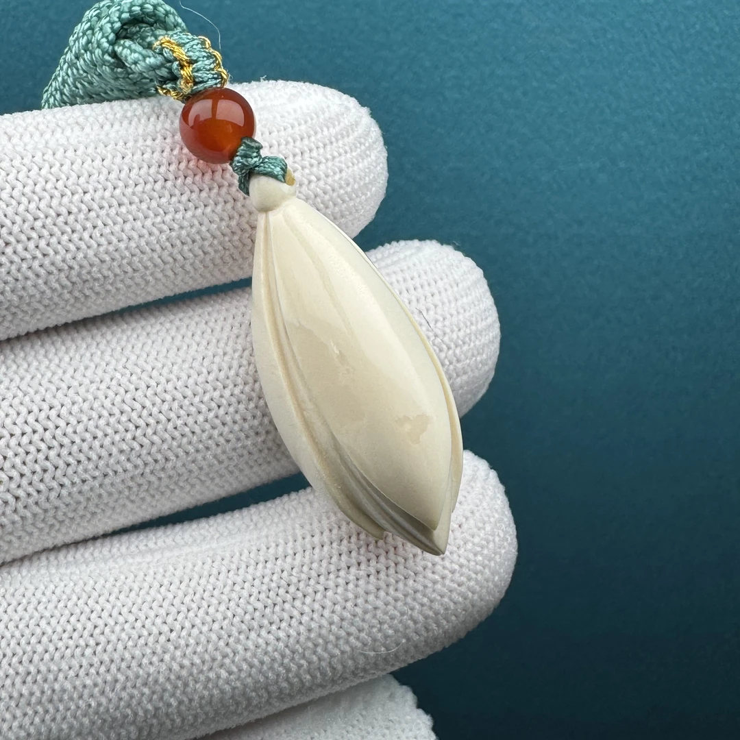 D8227天然猛犸牙 雕刻玉兰花14*35mm支持鉴定 假一罚四