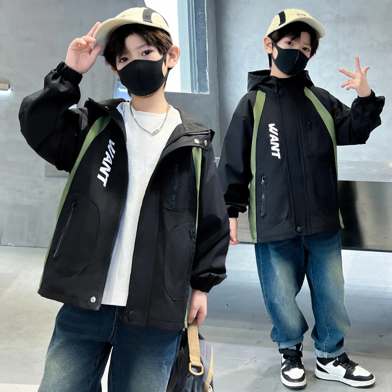 男童冲锋衣撞色外套2025春装新款儿童春秋款帅气户外风衣男孩夹克