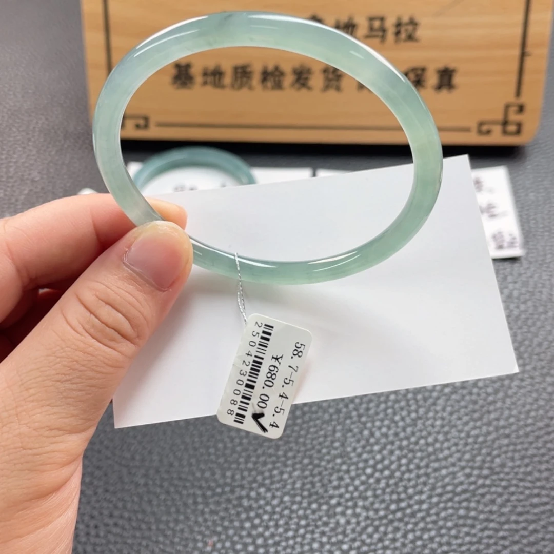【闪购商品】未镶嵌手镯翡翠妍****选手镯