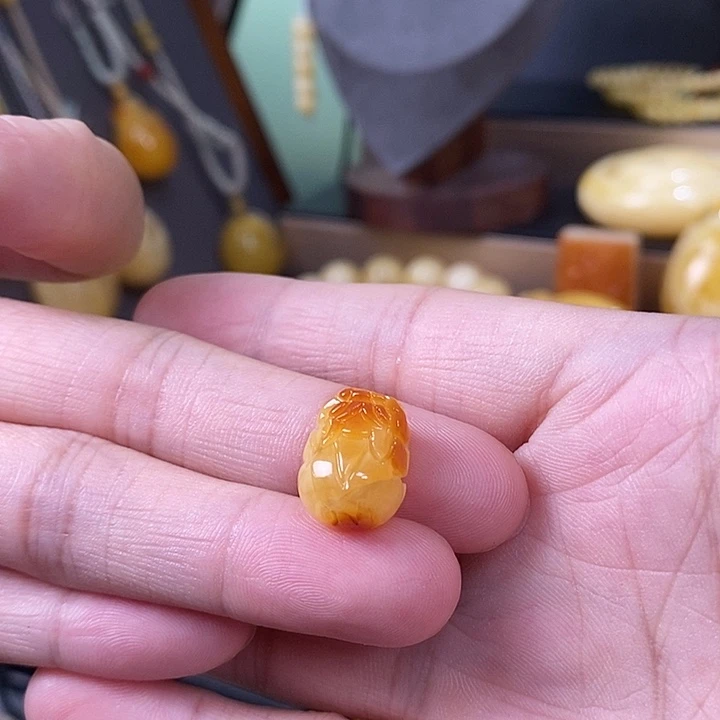 裸石琥珀未镶嵌貔貅