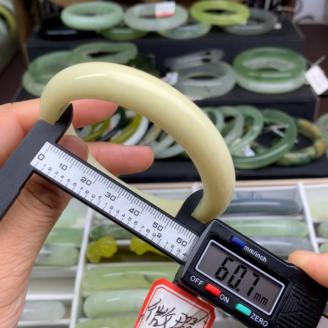 蛇纹石玉未镶嵌手镯567