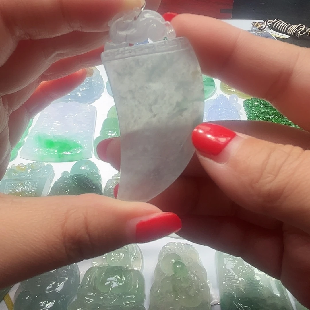 翡翠未镶嵌颈饰吊坠