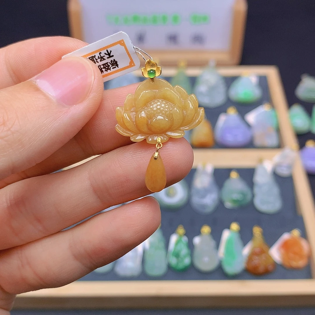 翡翠18K金镶嵌颈饰翡翠
