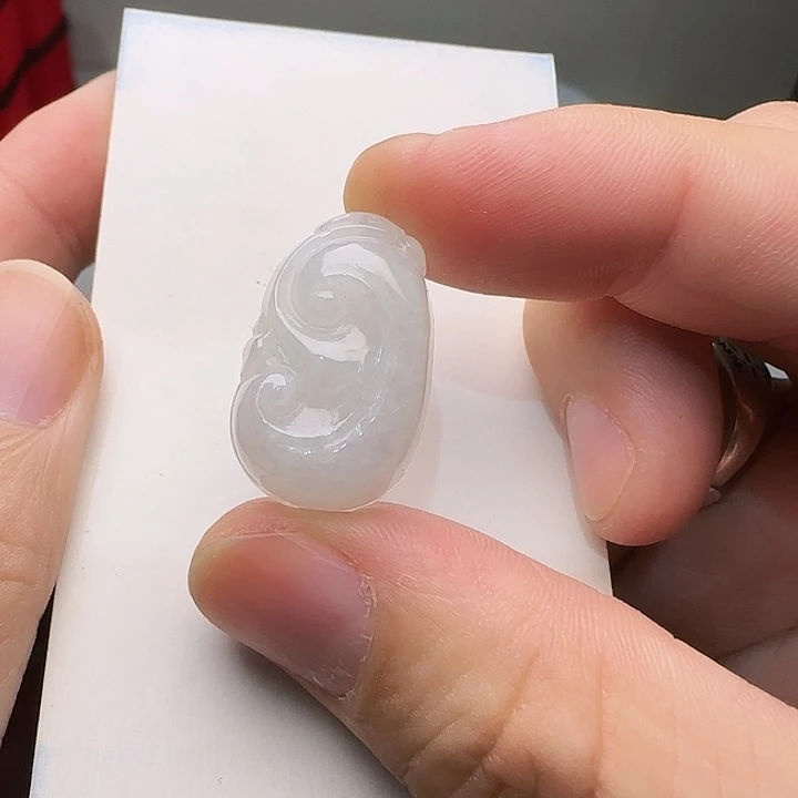 翡翠未镶嵌颈饰如意