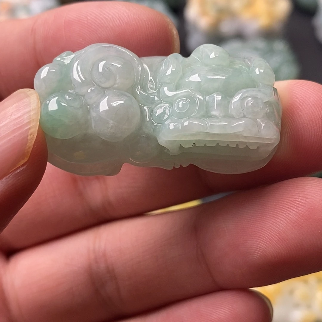 翡翠未镶嵌颈饰貔貅