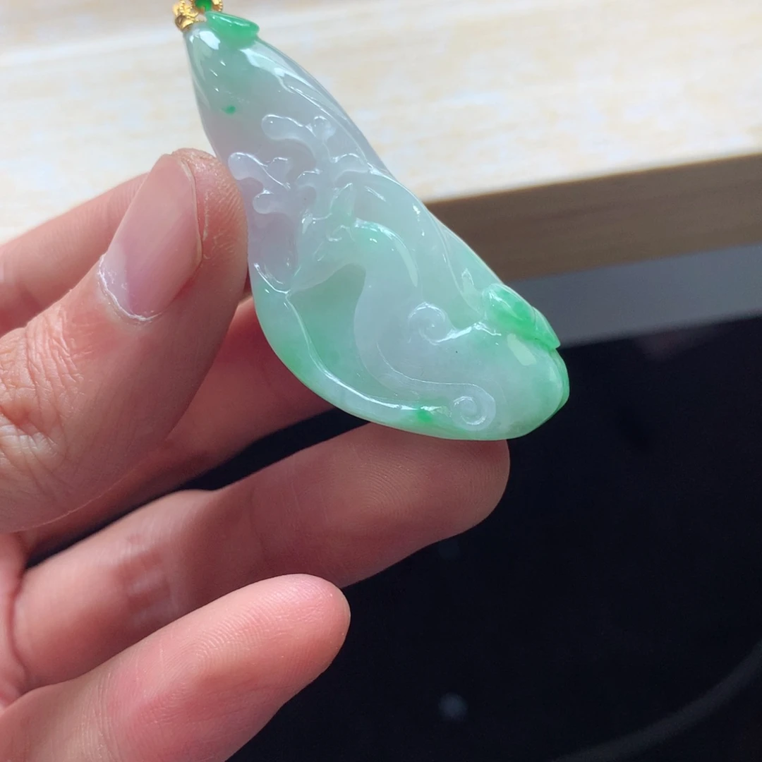 翡翠颈饰18K金镶嵌吊坠