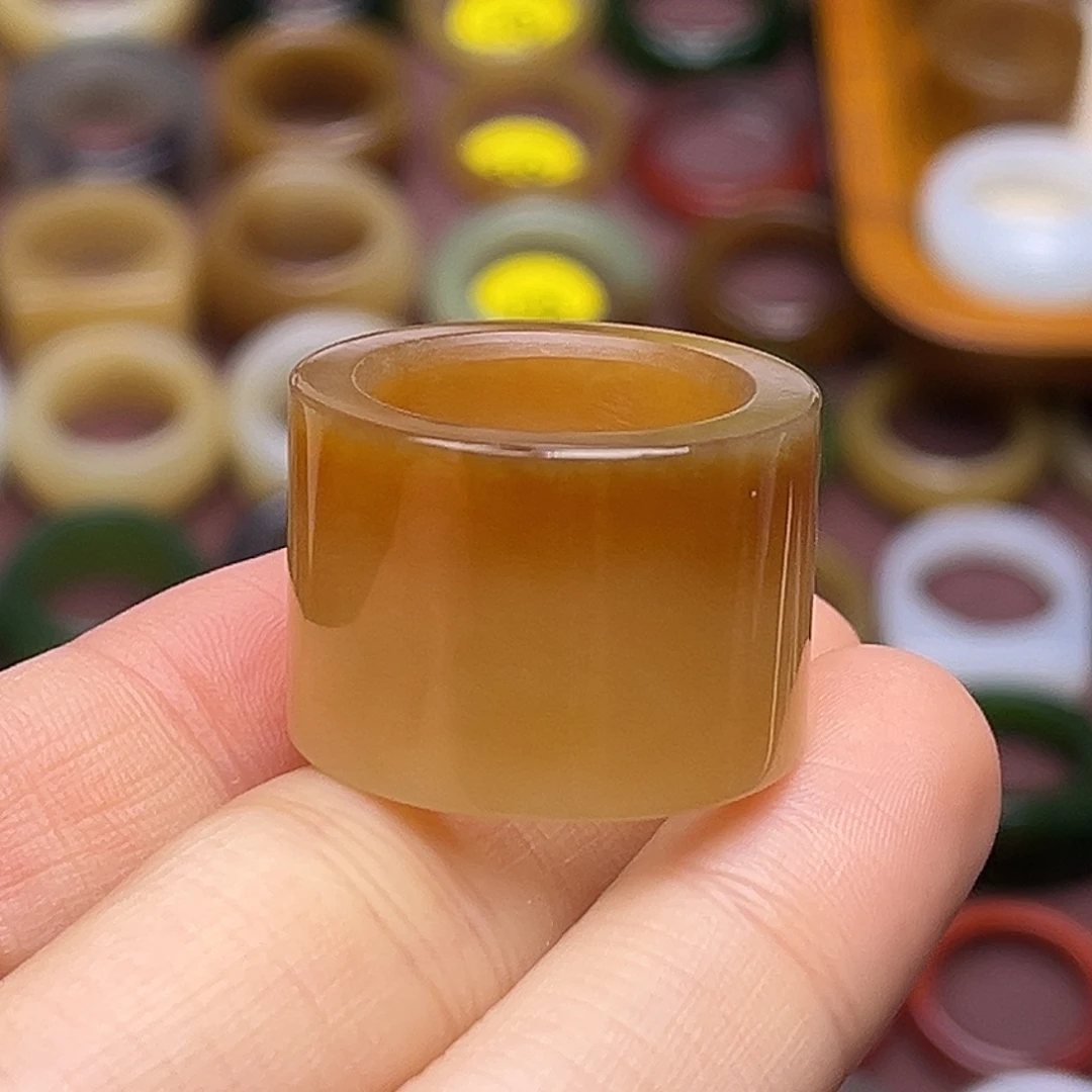 和田玉未镶嵌戒指18.0金山焦糖奶盖