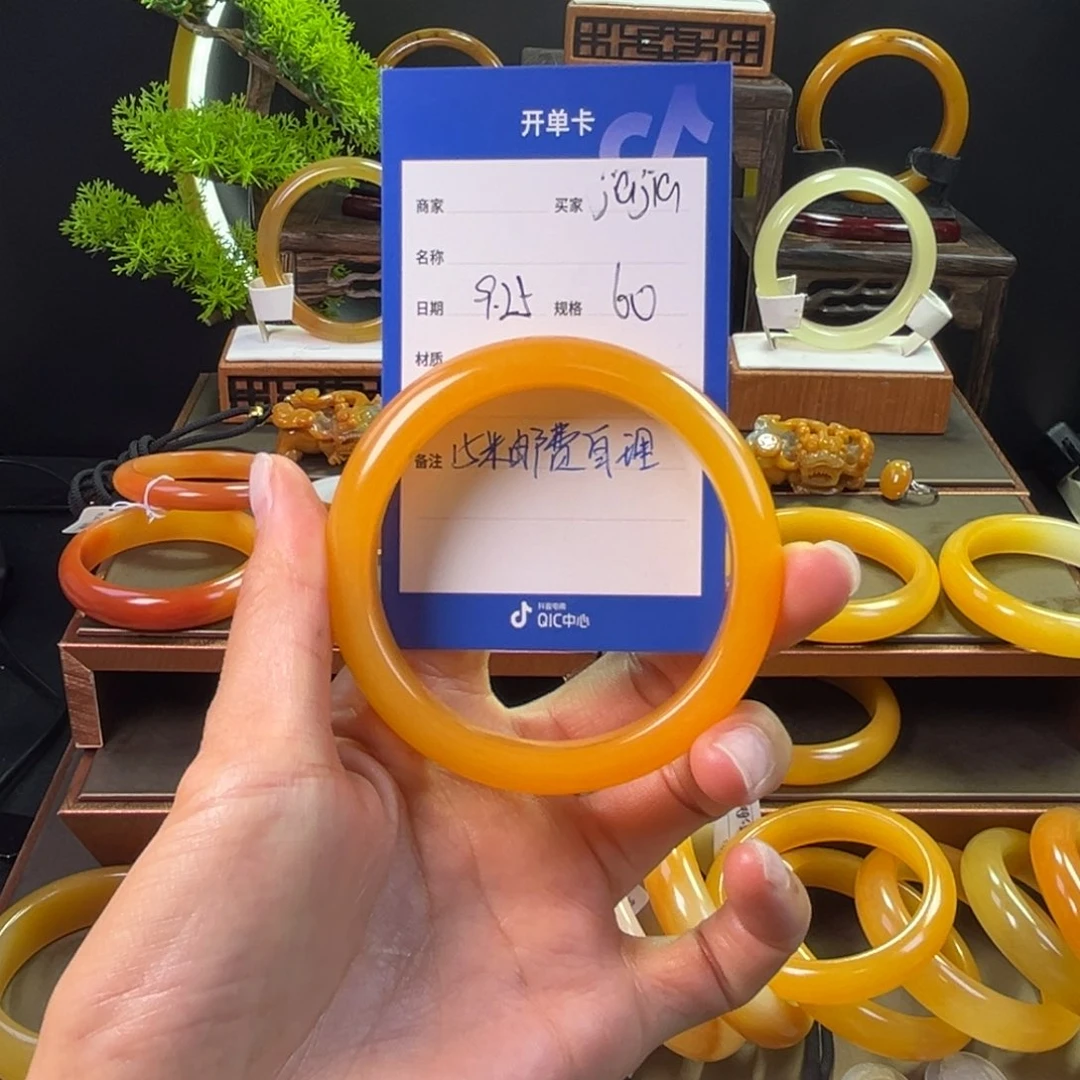 未镶嵌手镯石英质玉j****a