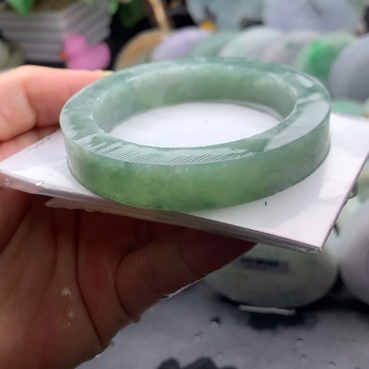 未镶嵌手镯定制翡翠