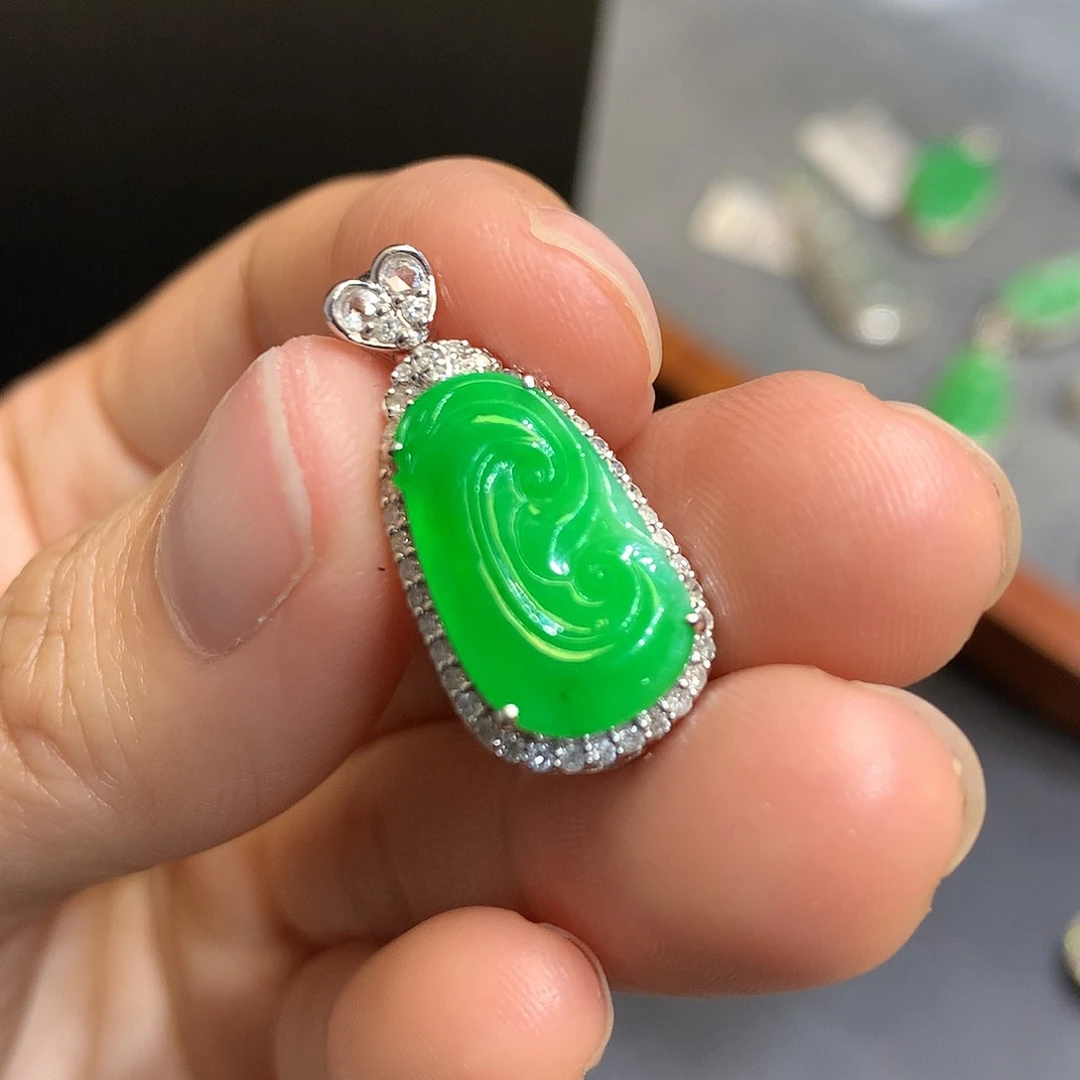 翡翠吊坠(不含链)18K金镶嵌