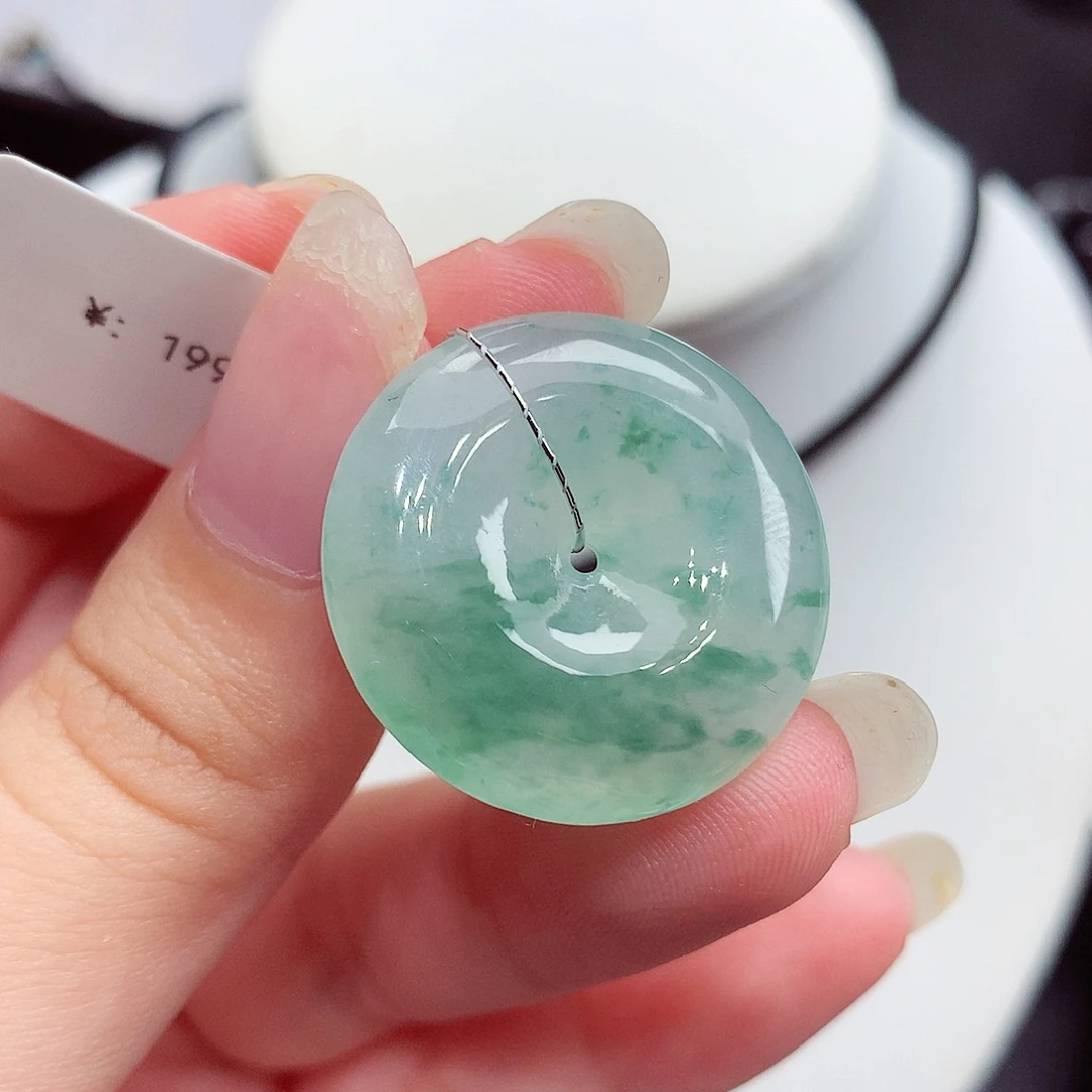 翡翠未镶嵌颈饰翡翠32，25.5/5.9