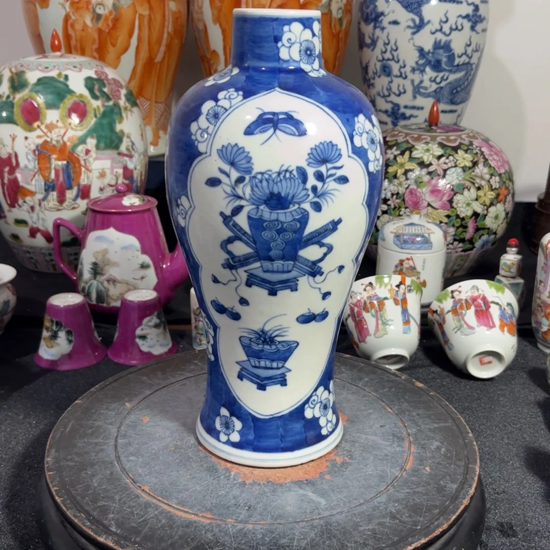 摆件青花冰梅开窗鸡腿瓶