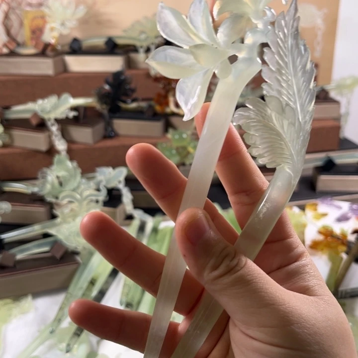L***。合金蛇纹石玉发饰