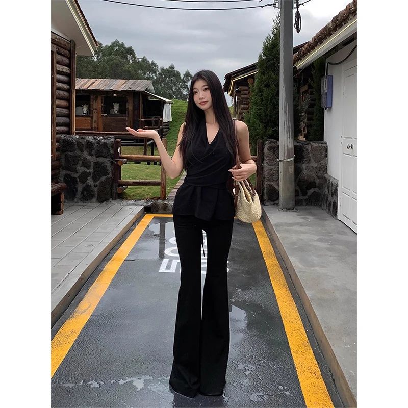 气质高级感穿搭一整套又a又飒显身材的挂脖上衣微喇裤两件套装女