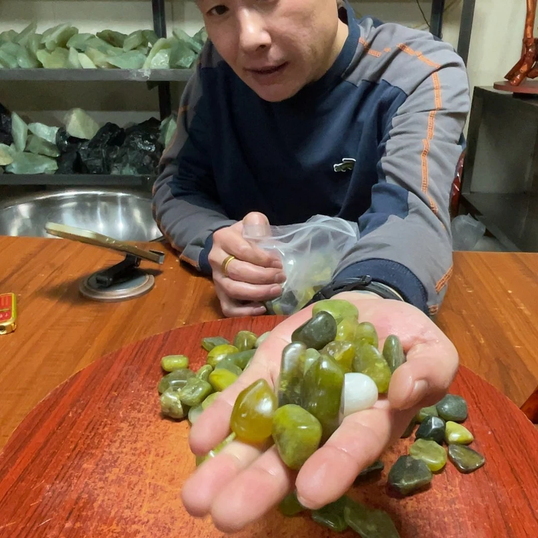 蛇纹石玉未镶嵌鱼缸石大