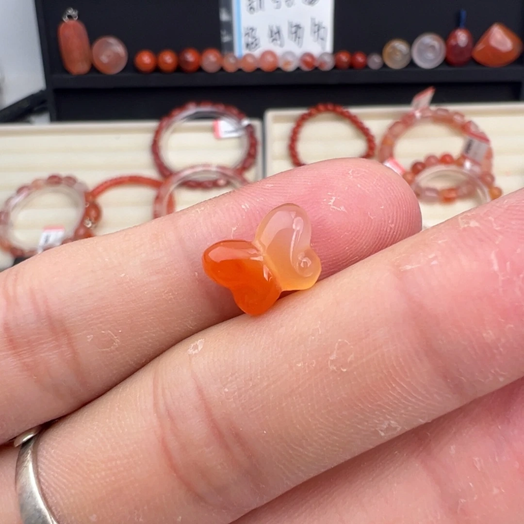 南红玛瑙未镶嵌川料蝴蝶