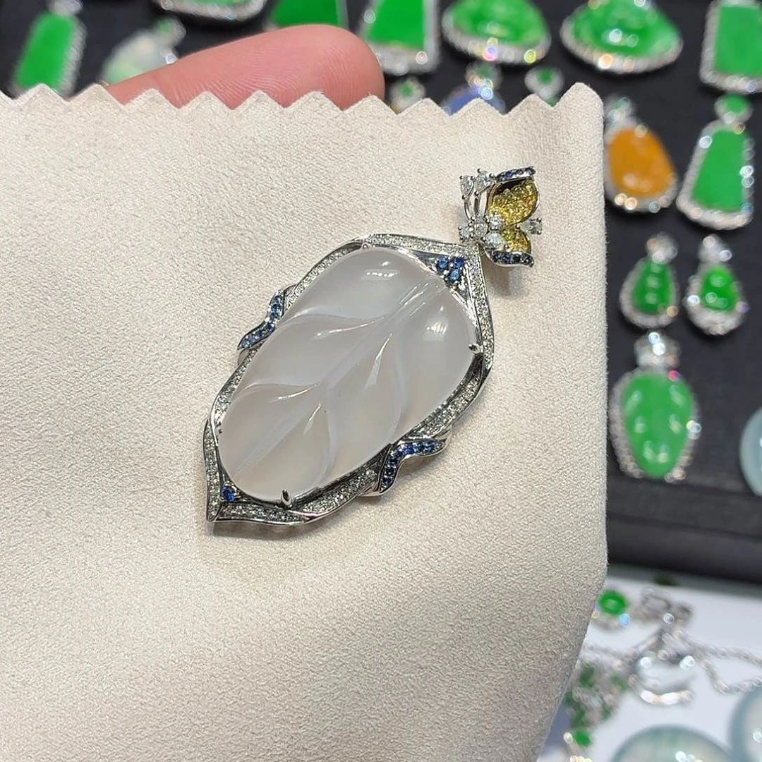 翡翠18K金镶嵌颈饰缅甸