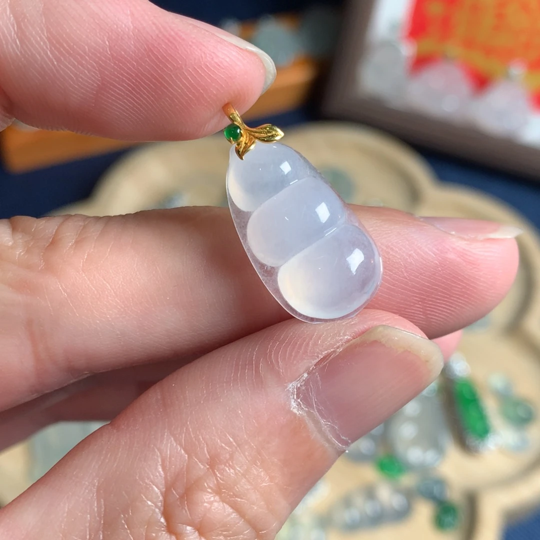 翡翠18K金镶嵌颈饰豆子