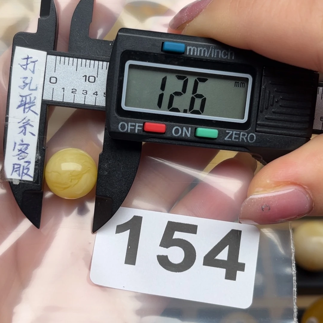 蜜蜡裸石未镶嵌时****蜜蜡