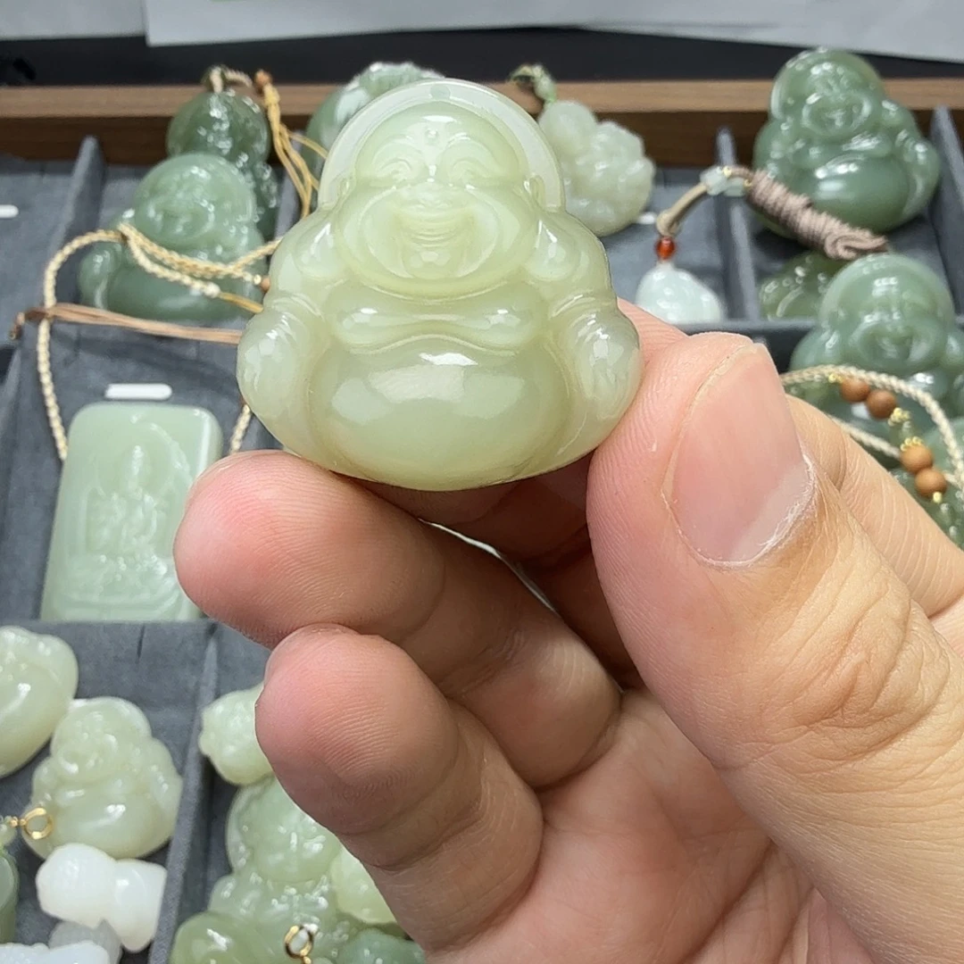 和田玉未镶嵌颈饰30mm佛公亏本特价款