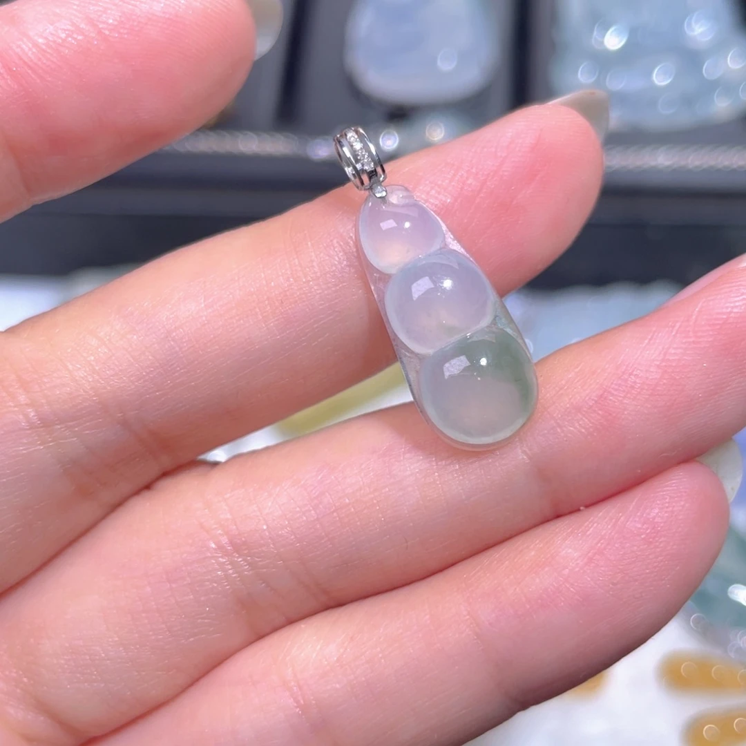 翡翠18K金镶嵌颈饰翡翠