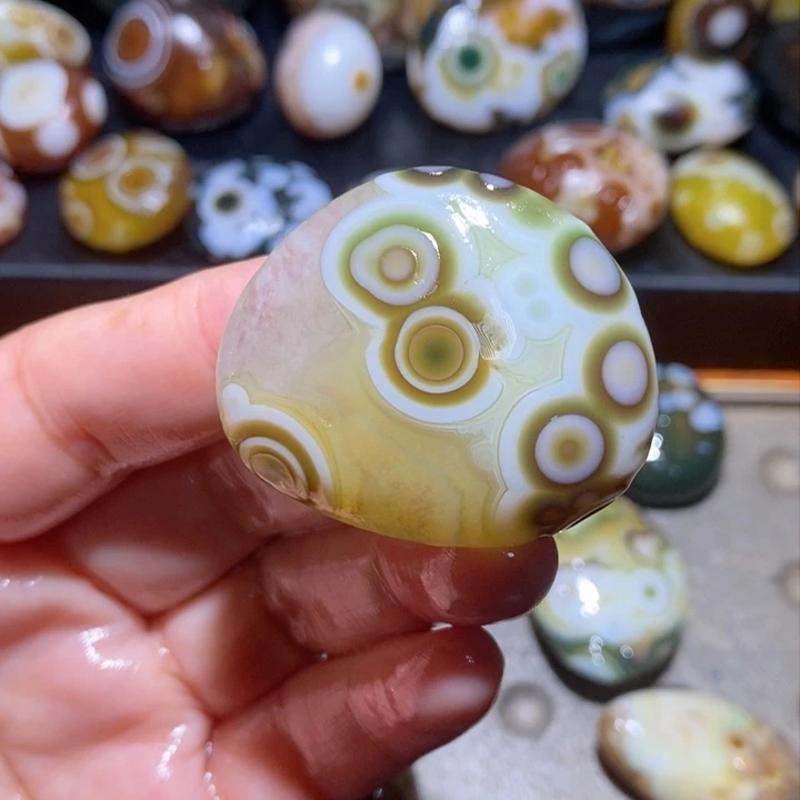 未镶嵌玛瑙/玉髓珠宝半成品90