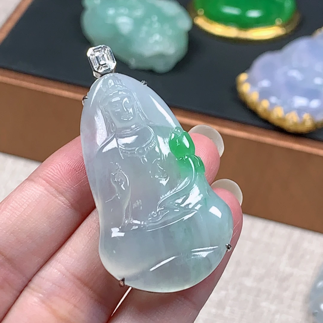 天然翡翠A货，18k金冰种飘绿观音挂件52*26*7.6mm裸石45*26mm0417