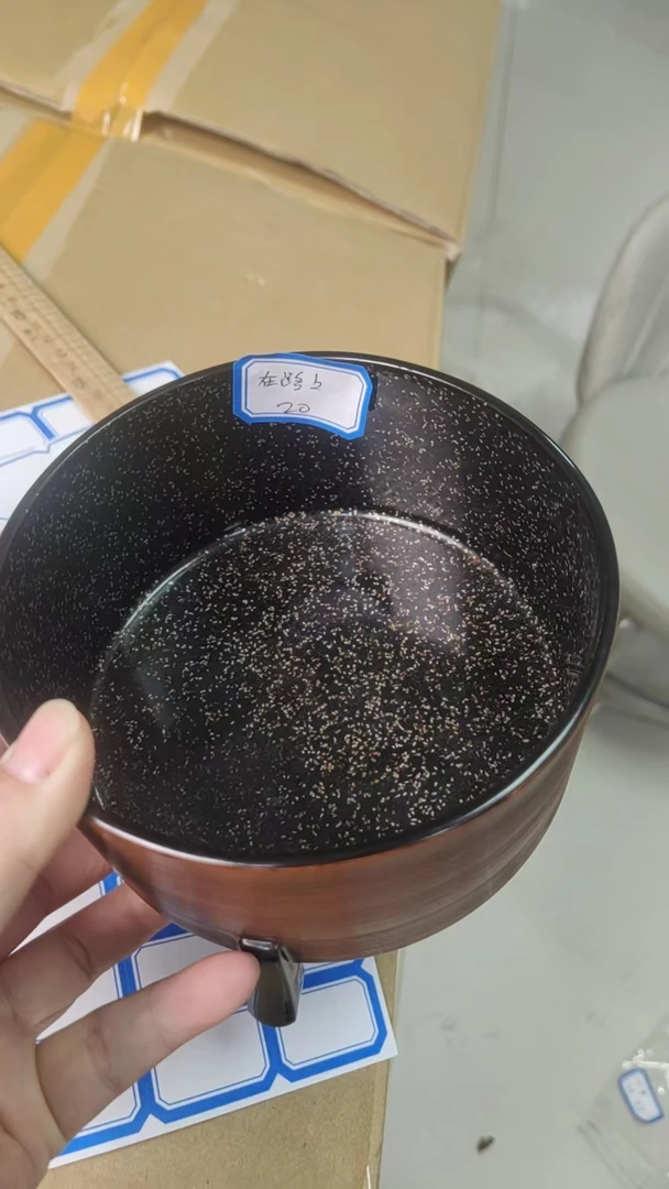 日瓷回流黑色小碗