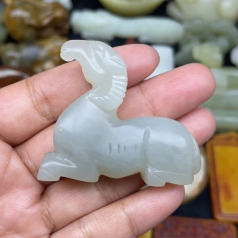 未镶嵌蛇纹石玉颈饰5