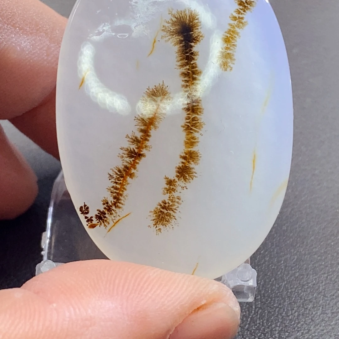 哥***给玛瑙/玉髓未镶嵌颈饰