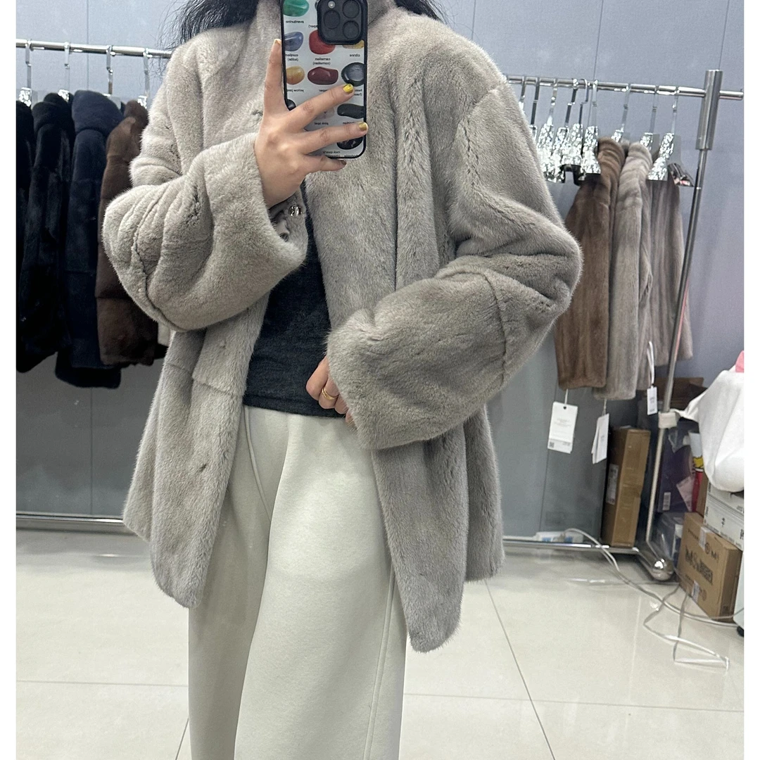 《瘦身貂》中款桃心领天鹅绒短二大衣全挖削