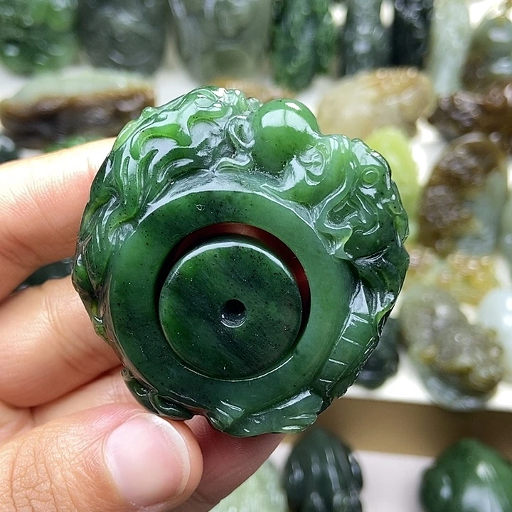 龚***E和田玉未镶嵌颈饰