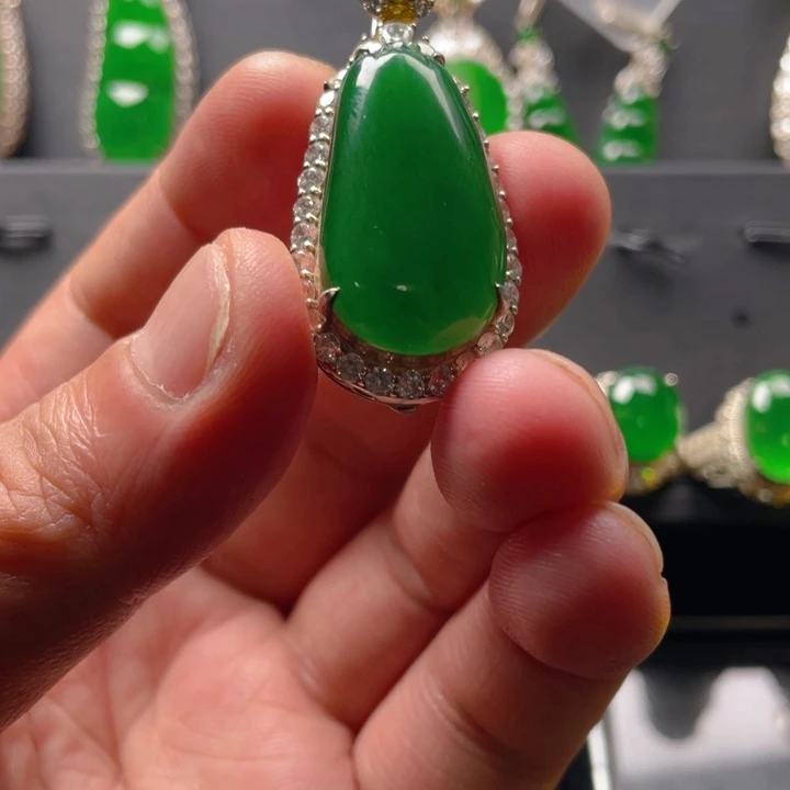 翡翠未镶嵌颈饰翡翠吊坠