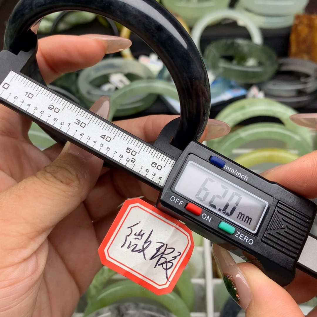 聚***暖蛇纹石玉未镶嵌手镯2124