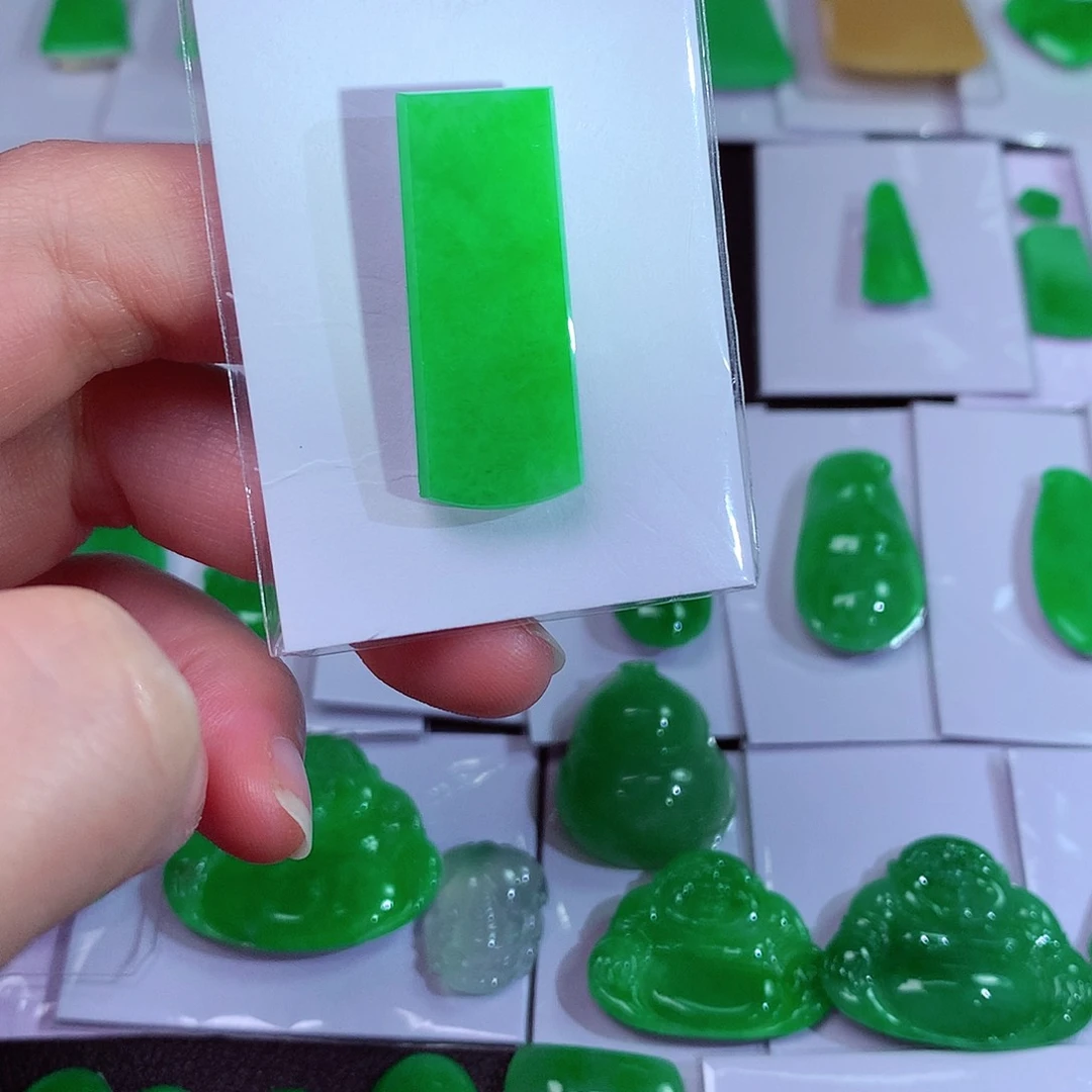 吊坠(赠链)未镶嵌翡翠天然翡翠