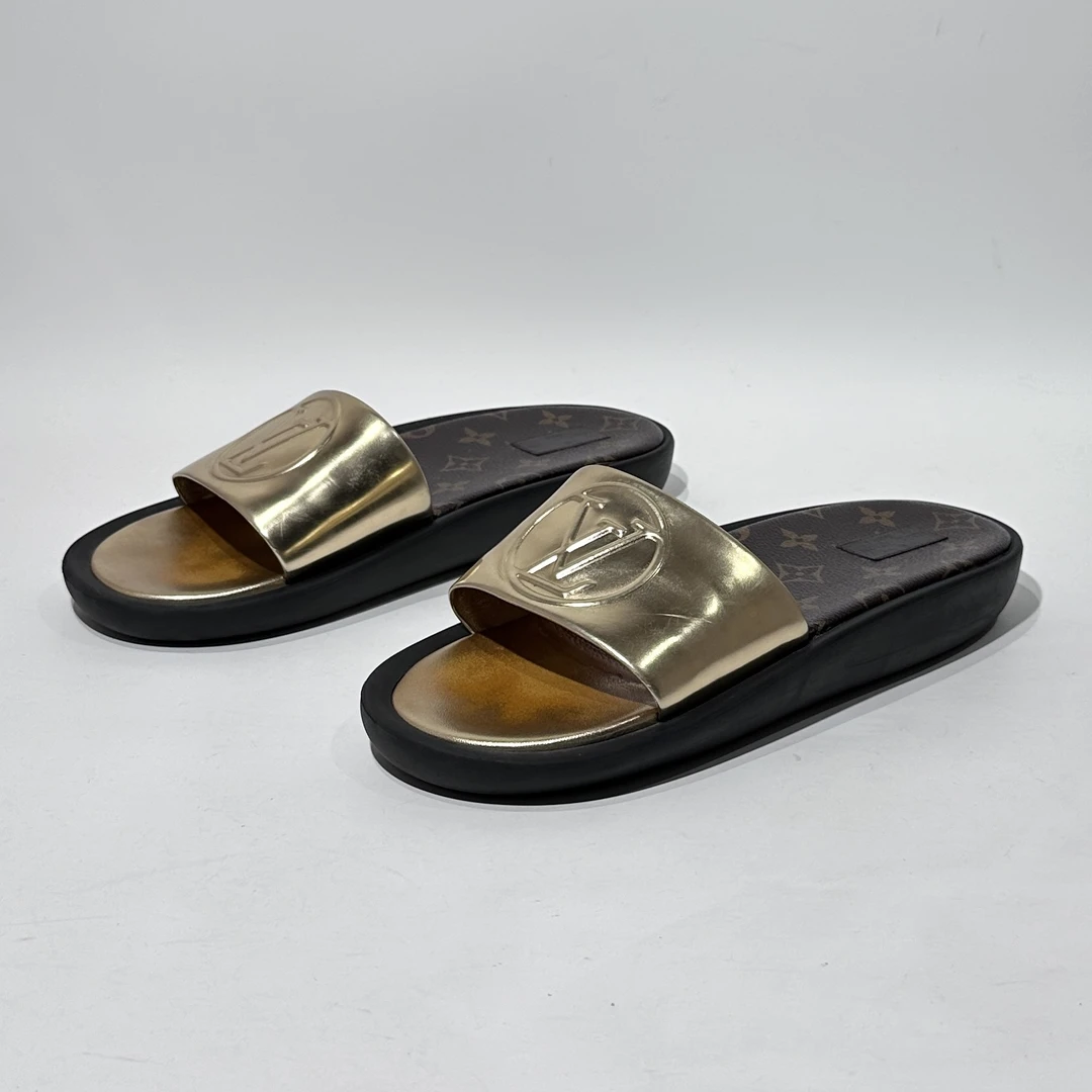 95新 LouisVuitton/路易威登 40码 金色时尚一字拖/ML80611