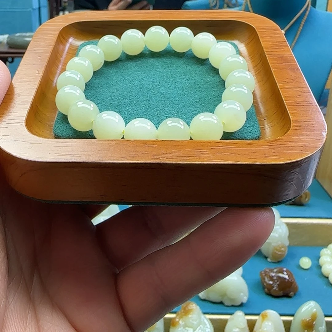 和田玉颈饰未镶嵌红****@