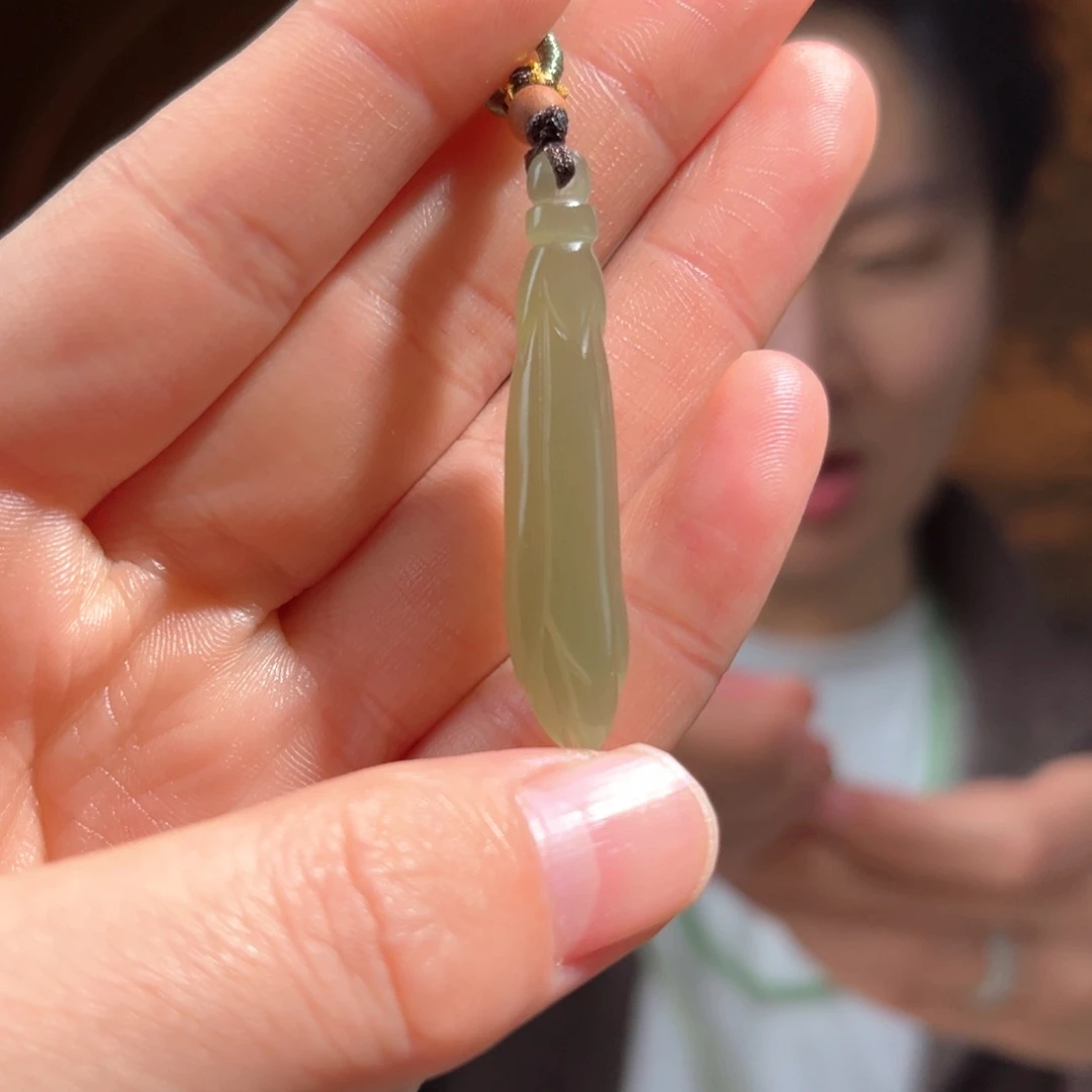 吊坠(不含链)未镶嵌和田玉梅子青玉兰花99