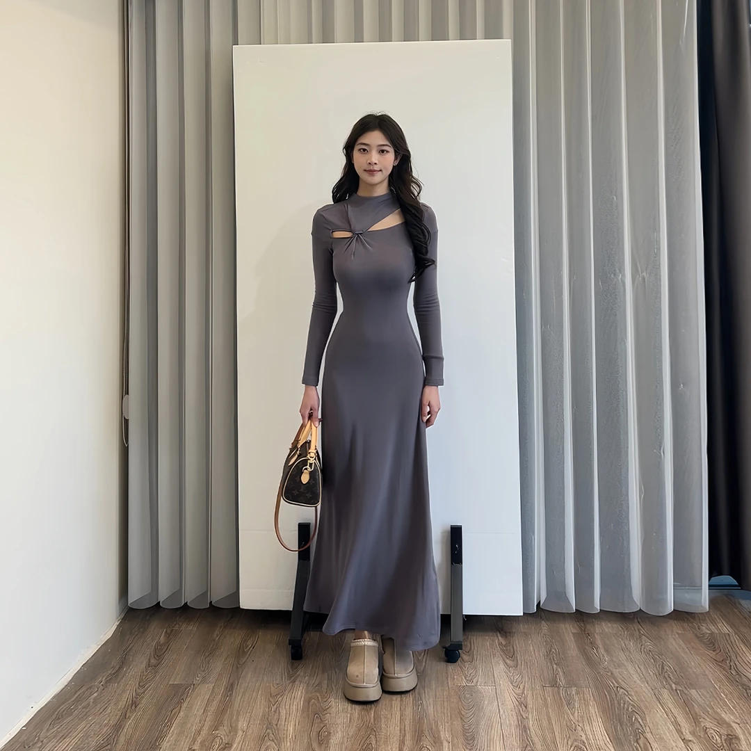 RICHINCHEESE 灰调浅摇 设计收腰修身长款针织扭结镂空连衣裙