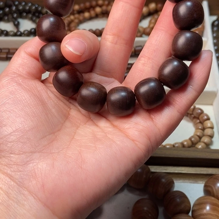 茶***光檀香木老山檀香檀香王1.5*1.6，焦糖奶甜香