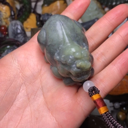 和田玉未镶嵌把件