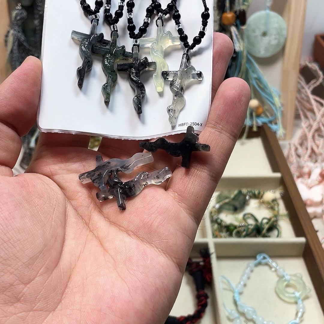 蛇纹石玉合金颈饰