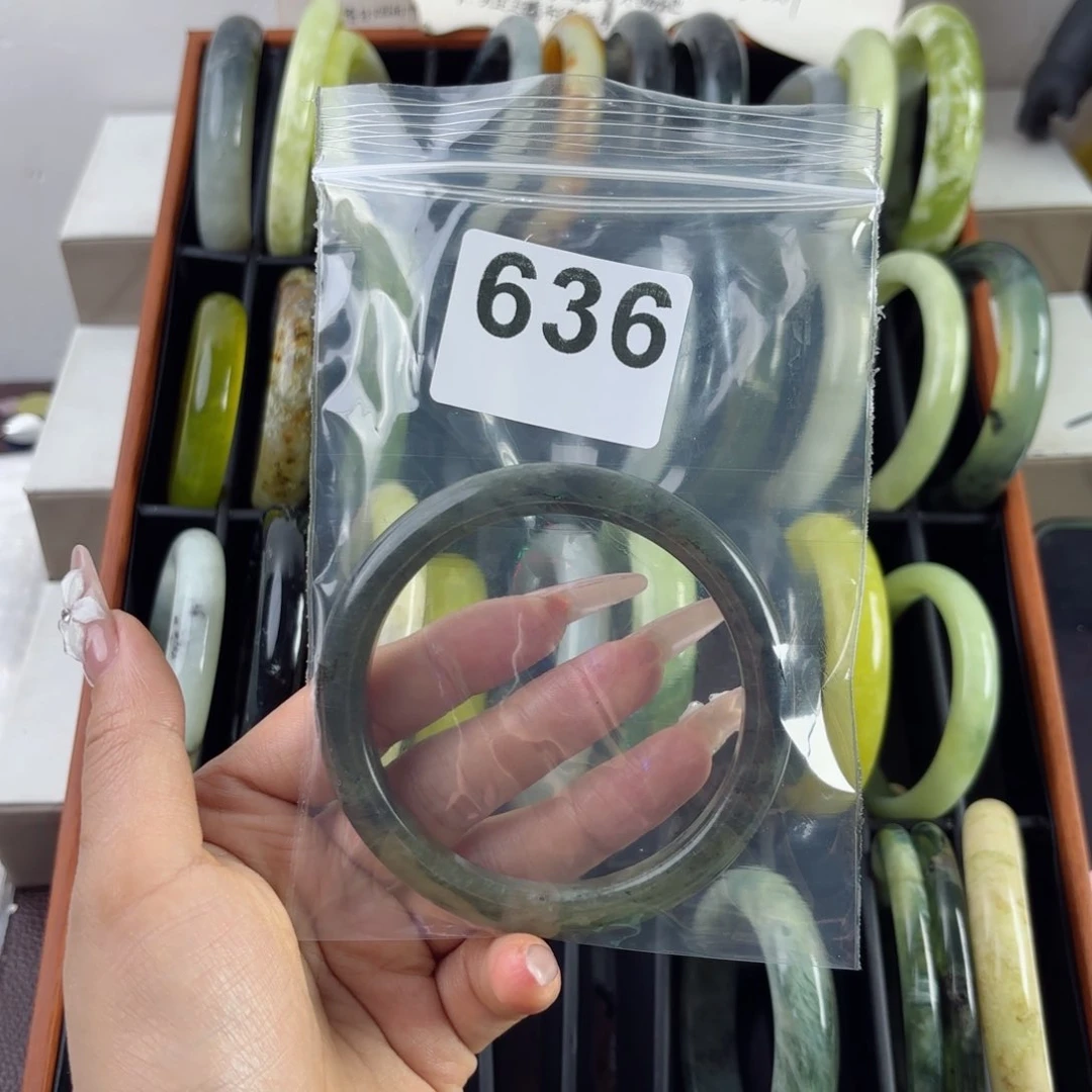 蛇纹石玉未镶嵌手镯春*