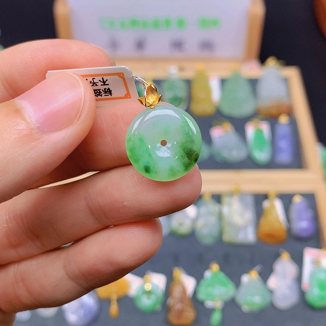 翡翠18K金镶嵌颈饰翡翠