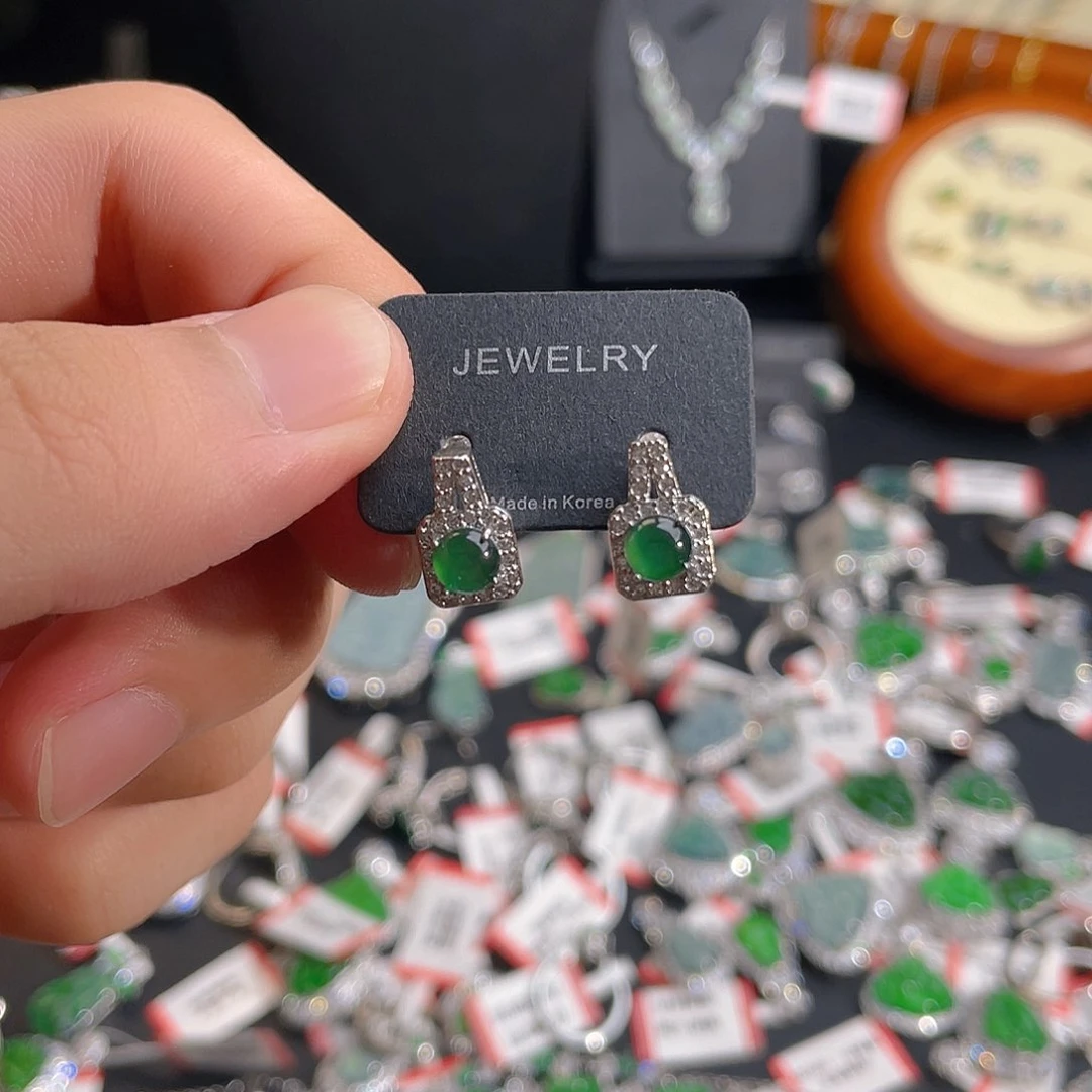 翡翠未镶嵌耳钉