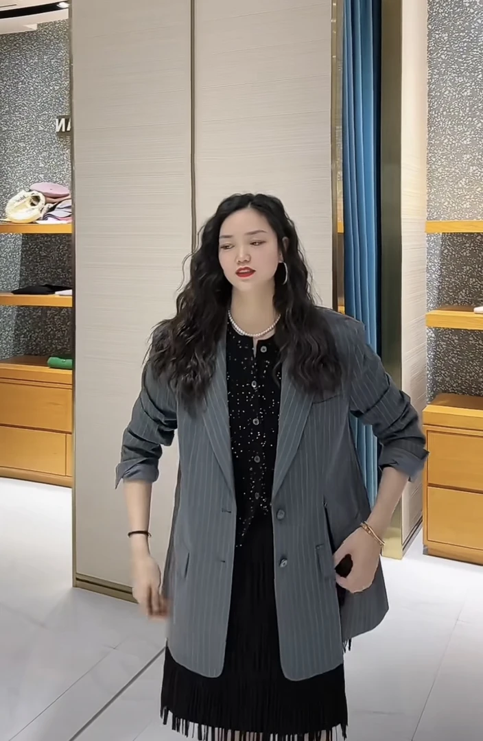 俪妍【LIVELY·YAN】2025春灰色条纹西装外套