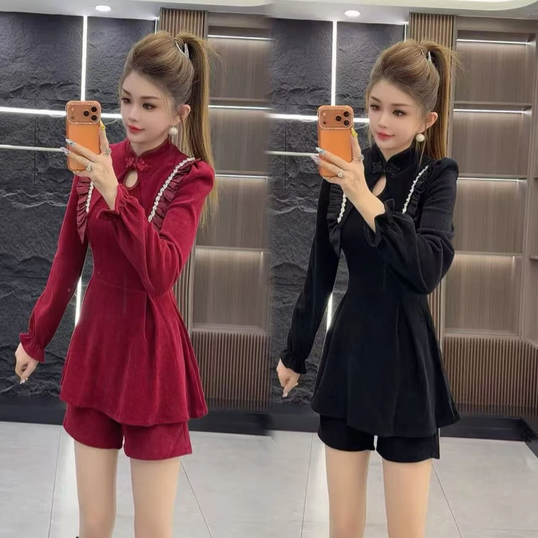 冬季6355 法式洋气菲菲木耳边收腰镂空上衣 加短裤 两件套