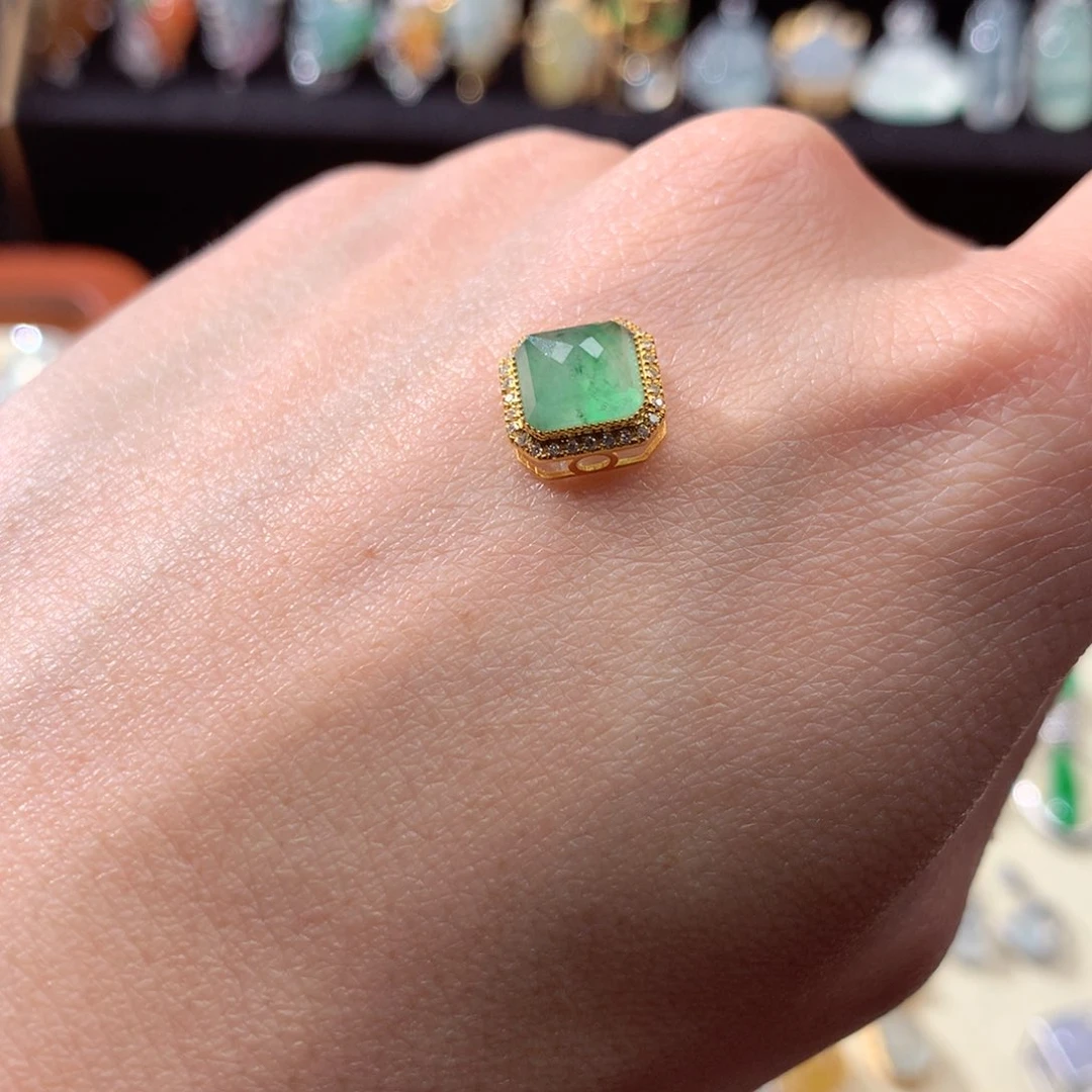 翡翠颈饰18K金镶嵌T****e翡翠