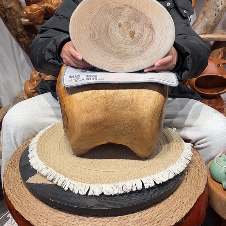 用***6香樟木香樟木根雕凳子一物一拍